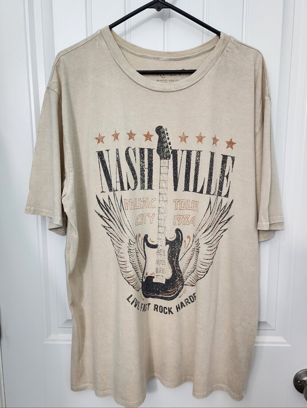 HRT & LUV Nashville Graphic Tee in Beige, Size XL - Picture 2 of 7